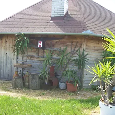 Lila Akac Vendeghaz Penzion 4*