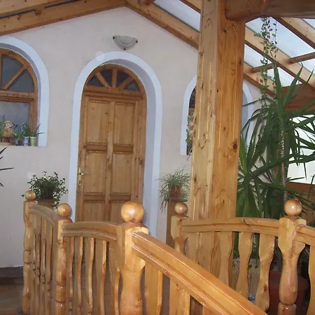 Lila Akac Vendeghaz Guest house *